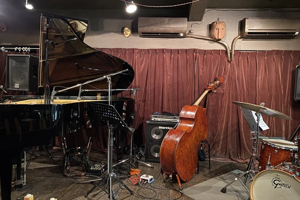 Jazz Bar Dolphy 6 Jazz Bar Dolphy