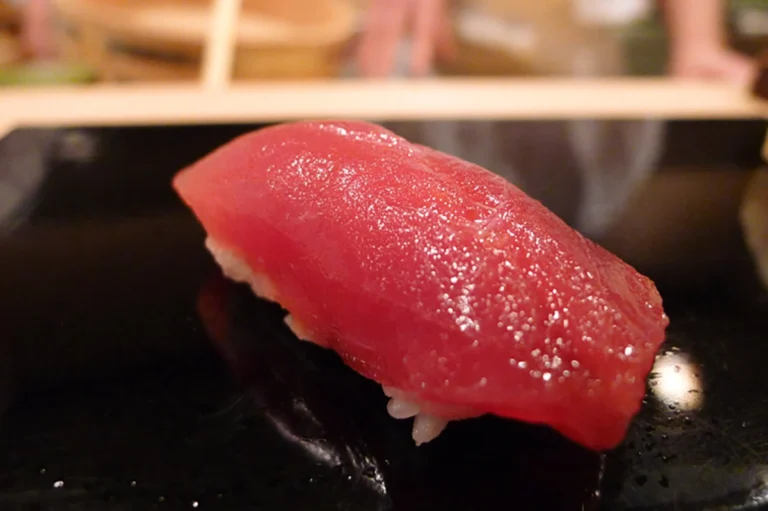 鮪 (あかみ)- akami - lean bluefin tuna